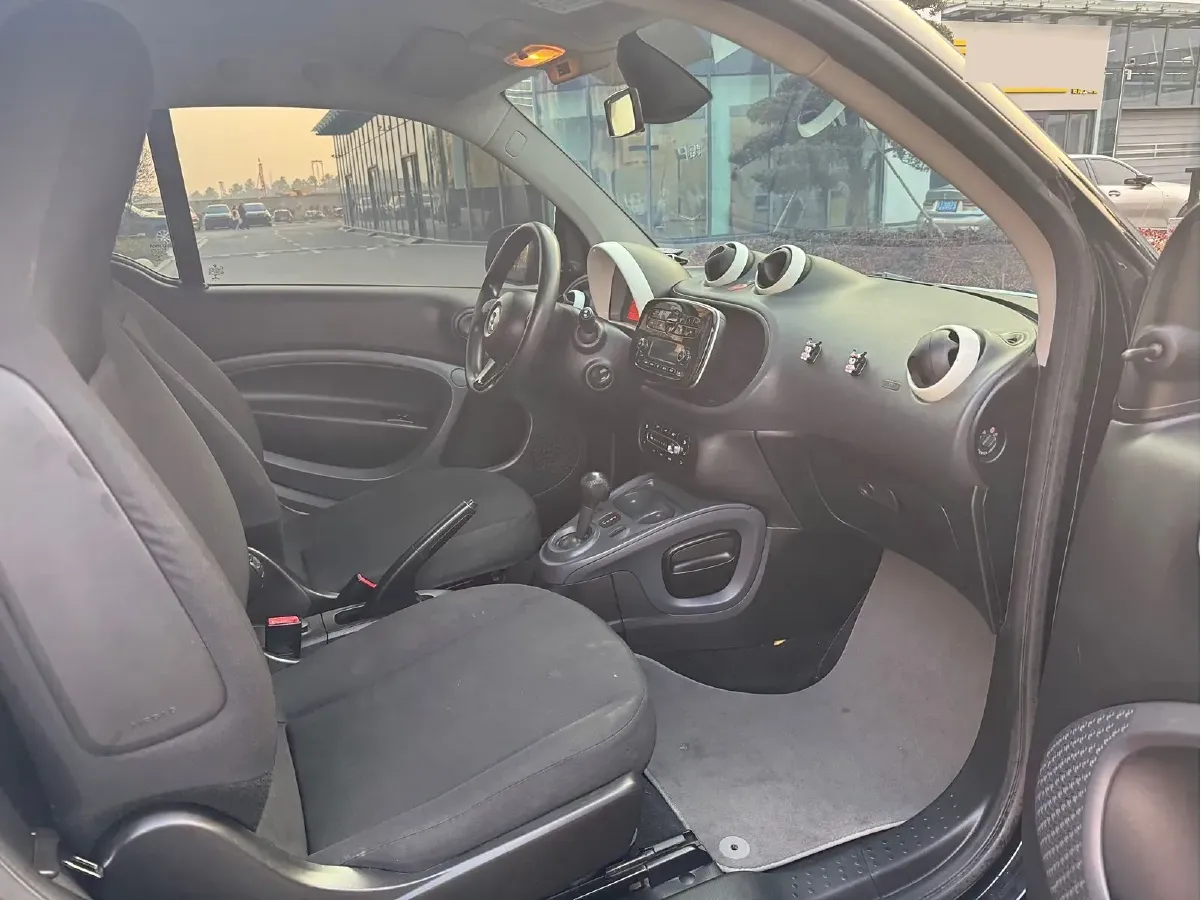 2015 Smart smart fortwo 1.0L 71HP L3 6DCT,autocango,china used car exporter,china ev exporter,chinese used car exporter,chinese used ev exporter