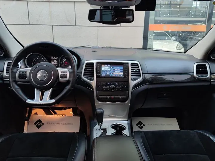 2012 Jeep Grand Cherokee SRT 6.4L 468HP V8 5AT,autocango,china used car exporter,china ev exporter,chinese used car exporter,chinese used ev exporter