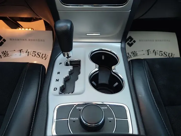 2012 Jeep Grand Cherokee SRT 6.4L 468HP V8 5AT,autocango,china used car exporter,china ev exporter,chinese used car exporter,chinese used ev exporter