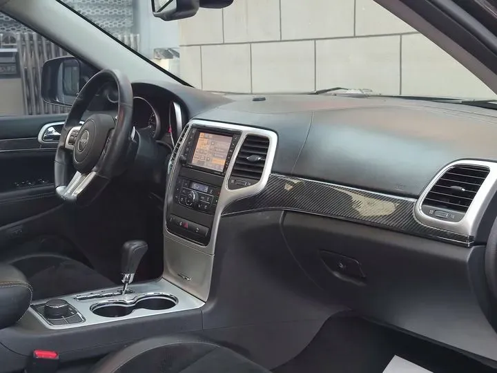 2012 Jeep Grand Cherokee SRT 6.4L 468HP V8 5AT,autocango,china used car exporter,china ev exporter,chinese used car exporter,chinese used ev exporter