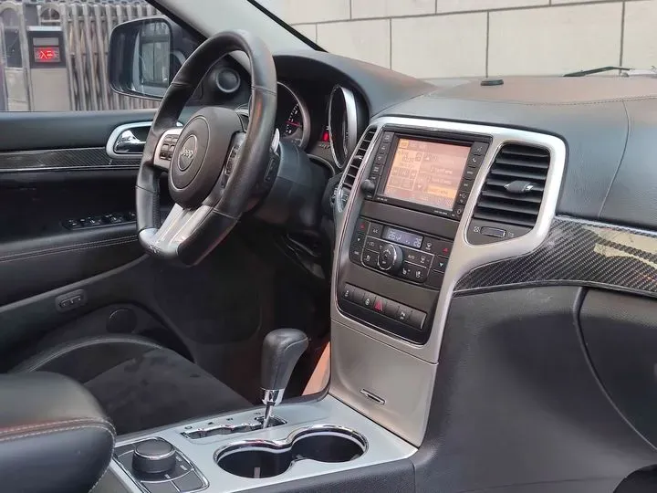 2012 Jeep Grand Cherokee SRT 6.4L 468HP V8 5AT,autocango,china used car exporter,china ev exporter,chinese used car exporter,chinese used ev exporter