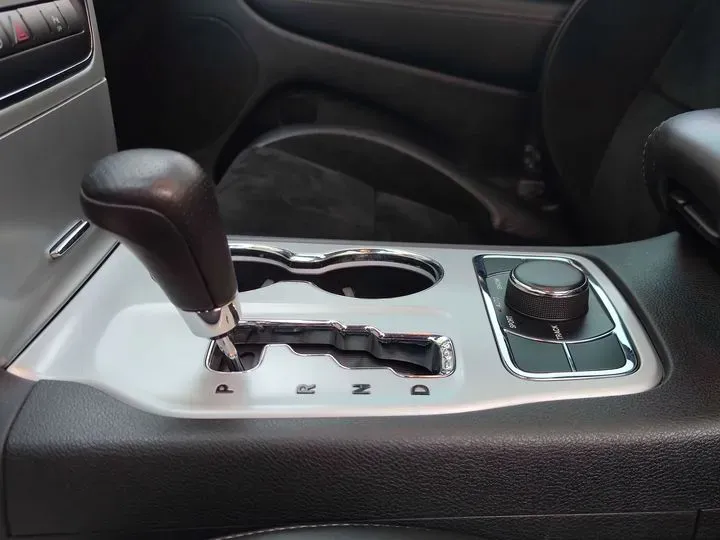 2012 Jeep Grand Cherokee SRT 6.4L 468HP V8 5AT,autocango,china used car exporter,china ev exporter,chinese used car exporter,chinese used ev exporter