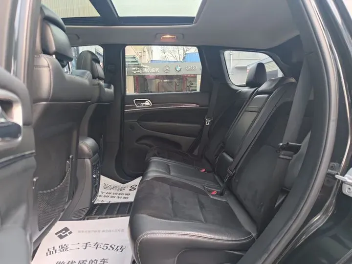 2012 Jeep Grand Cherokee SRT 6.4L 468HP V8 5AT,autocango,china used car exporter,china ev exporter,chinese used car exporter,chinese used ev exporter