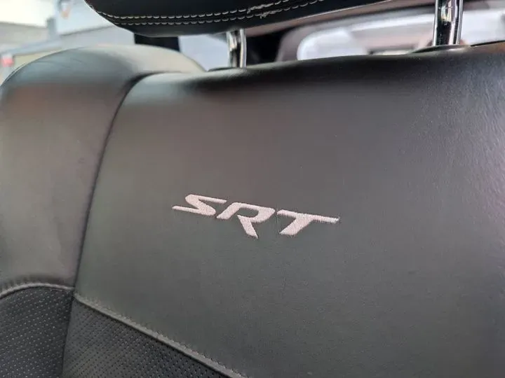 2012 Jeep Grand Cherokee SRT 6.4L 468HP V8 5AT,autocango,china used car exporter,china ev exporter,chinese used car exporter,chinese used ev exporter