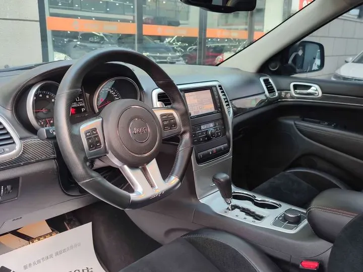 2012 Jeep Grand Cherokee SRT 6.4L 468HP V8 5AT,autocango,china used car exporter,china ev exporter,chinese used car exporter,chinese used ev exporter