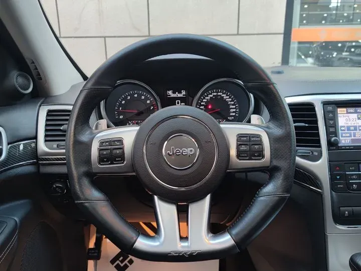 2012 Jeep Grand Cherokee SRT 6.4L 468HP V8 5AT,autocango,china used car exporter,china ev exporter,chinese used car exporter,chinese used ev exporter