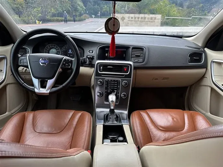 2014 Volvo V60 2.0T 214HP L5 6AT,autocango,china used car exporter,china ev exporter,chinese used car exporter,chinese used ev exporter