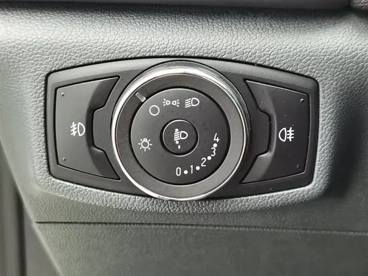 2015 Ford Escort 1.5L 113HP L4 5MT,autocango,china used car exporter,china ev exporter,chinese used car exporter,chinese used ev exporter