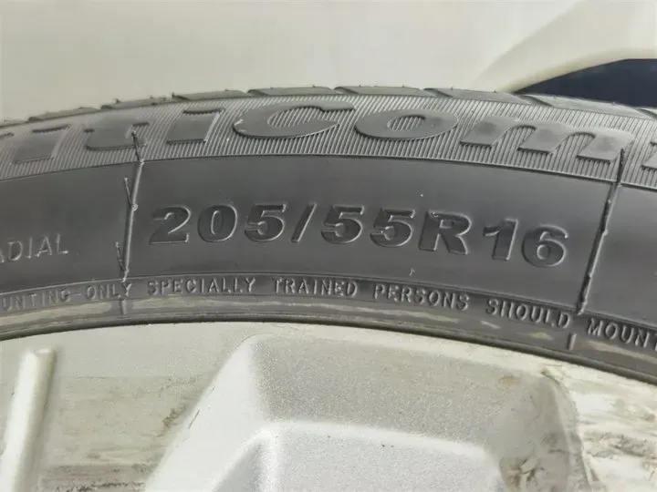 2015 Ford Escort 1.5L 113HP L4 5MT,autocango,china used car exporter,china ev exporter,chinese used car exporter,chinese used ev exporter