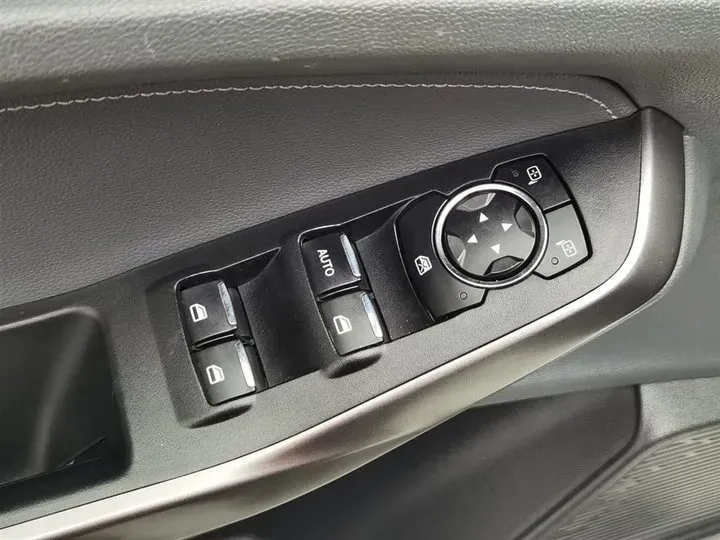 2015 Ford Escort 1.5L 113HP L4 5MT,autocango,china used car exporter,china ev exporter,chinese used car exporter,chinese used ev exporter