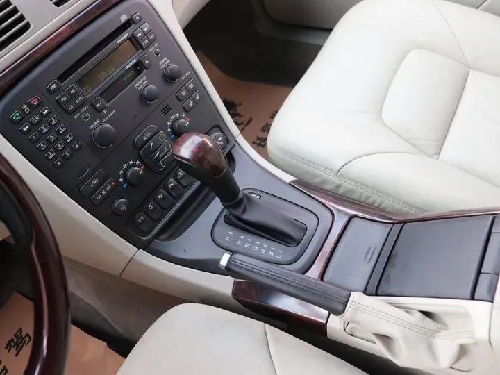 2006 Volvo S80 2.5T 200HP L5 6AT,autocango,china used car exporter,china ev exporter,chinese used car exporter,chinese used ev exporter