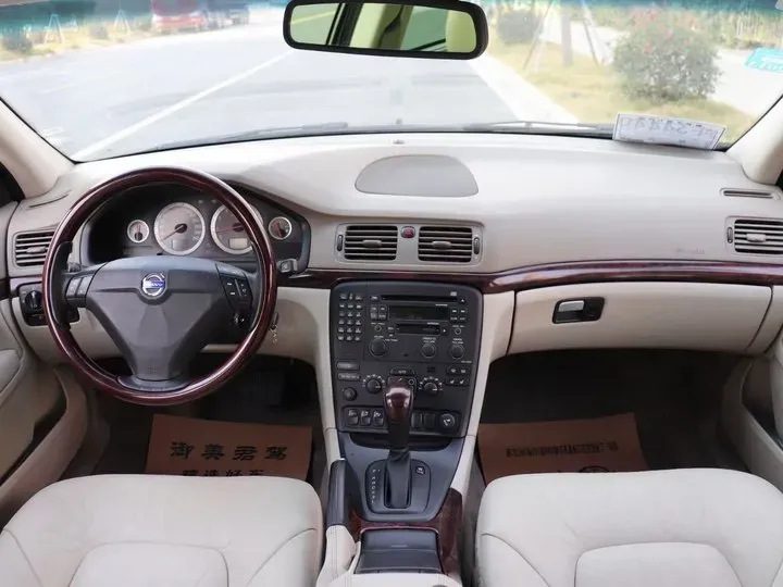 2006 Volvo S80 2.5T 200HP L5 6AT,autocango,china used car exporter,china ev exporter,chinese used car exporter,chinese used ev exporter