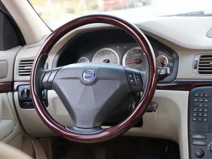 2006 Volvo S80 2.5T 200HP L5 6AT,autocango,china used car exporter,china ev exporter,chinese used car exporter,chinese used ev exporter