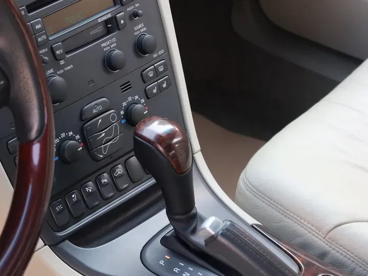 2006 Volvo S80 2.5T 200HP L5 6AT,autocango,china used car exporter,china ev exporter,chinese used car exporter,chinese used ev exporter