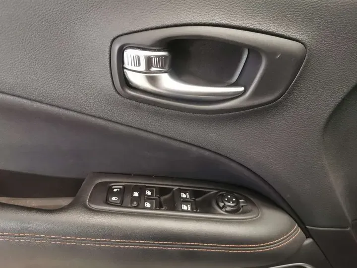 2020 Jeep Compass 1.3T 173HP L4 7DCT,autocango,china used car exporter,china ev exporter,chinese used car exporter,chinese used ev exporter