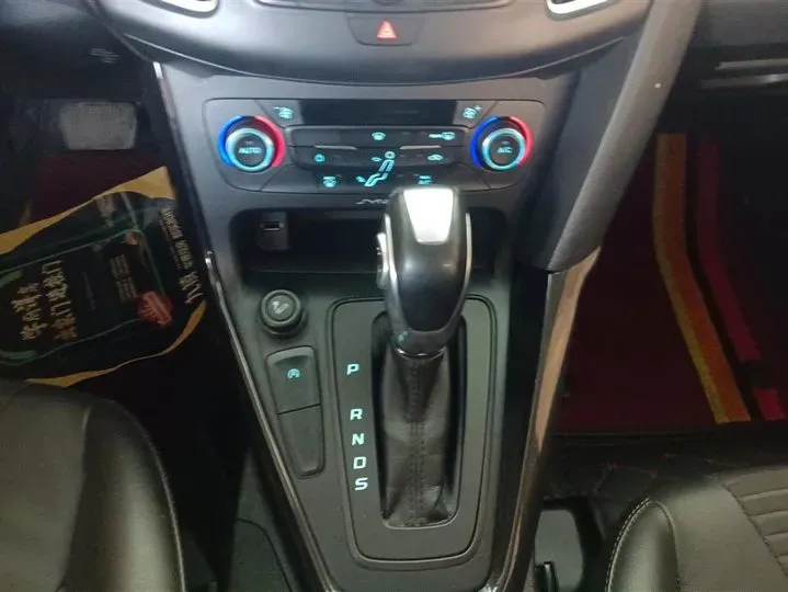 2015 Ford Focus 1.5T 181HP L4 6AT,autocango,china used car exporter,china ev exporter,chinese used car exporter,chinese used ev exporter