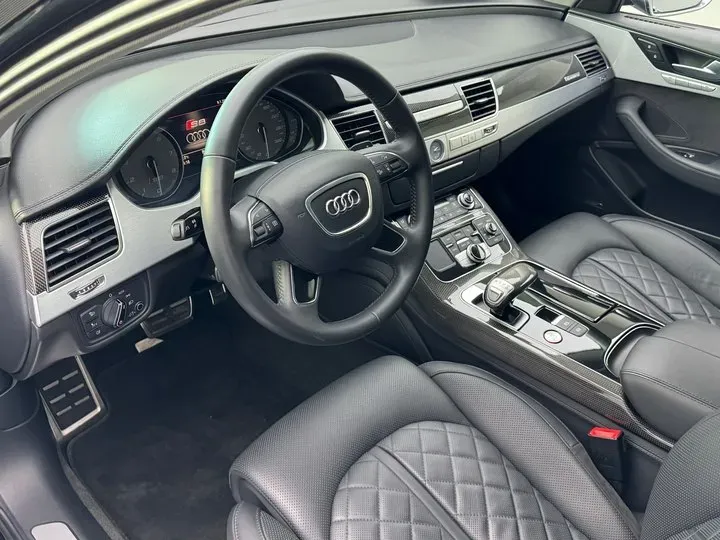 2013 Audi S8 4.0T 520HP V8 8AT,autocango,china used car exporter,china ev exporter,chinese used car exporter,chinese used ev exporter