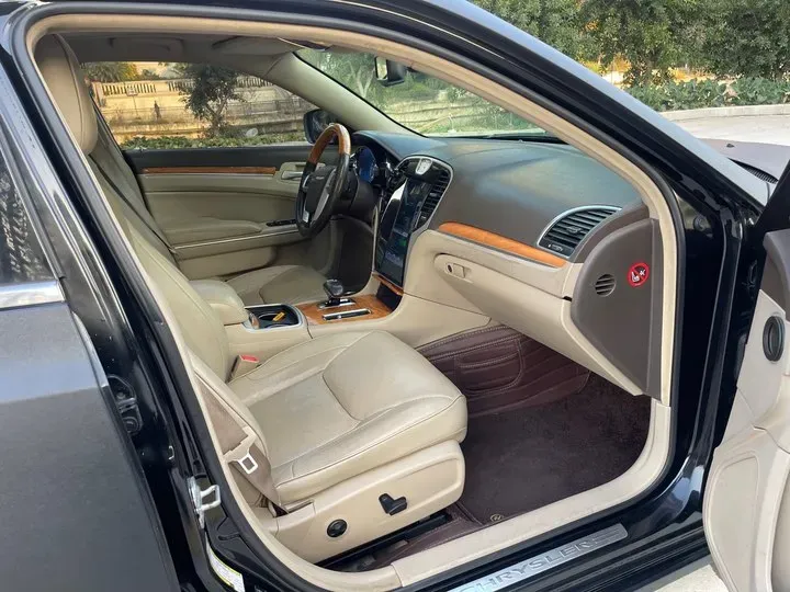 2013 Chrysler 300C 3.6L 286HP V6 8AT,autocango,china used car exporter,china ev exporter,chinese used car exporter,chinese used ev exporter