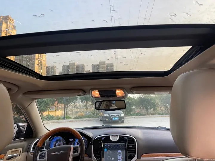 2013 Chrysler 300C 3.6L 286HP V6 8AT,autocango,china used car exporter,china ev exporter,chinese used car exporter,chinese used ev exporter