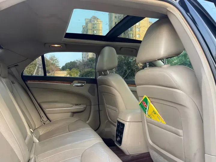 2013 Chrysler 300C 3.6L 286HP V6 8AT,autocango,china used car exporter,china ev exporter,chinese used car exporter,chinese used ev exporter