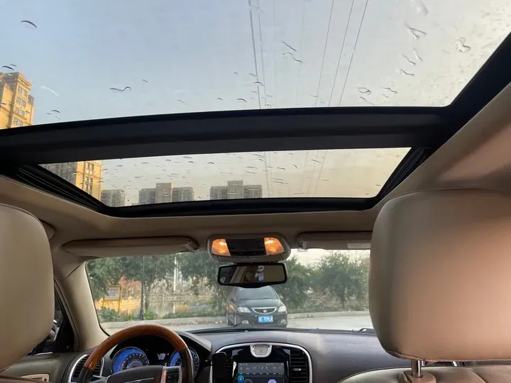 2013 Chrysler 300C 3.6L 286HP V6 8AT,autocango,china used car exporter,china ev exporter,chinese used car exporter,chinese used ev exporter