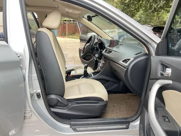 2016 ChangAn Alsvin V7 1.6L 124HP L4 5MT,autocango,china used car exporter,china ev exporter,chinese used car exporter,chinese used ev exporter