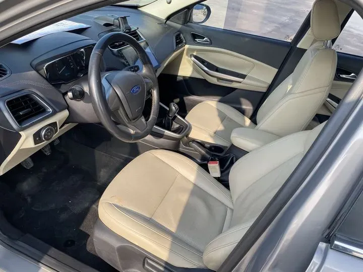 2015 Ford Escort 1.5L 113HP L4 5MT,autocango,china used car exporter,china ev exporter,chinese used car exporter,chinese used ev exporter