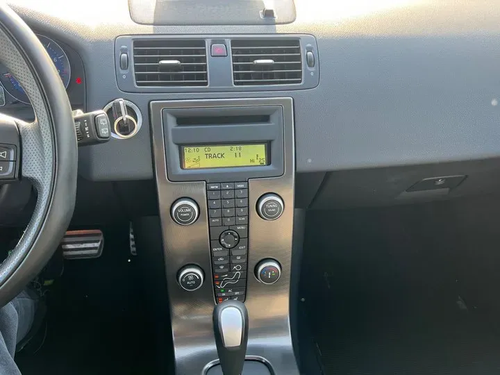 2011 Volvo C30 2.0L 145HP L4 6DCT,autocango,china used car exporter,china ev exporter,chinese used car exporter,chinese used ev exporter