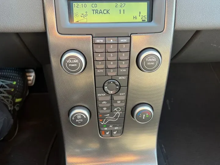 2011 Volvo C30 2.0L 145HP L4 6DCT,autocango,china used car exporter,china ev exporter,chinese used car exporter,chinese used ev exporter