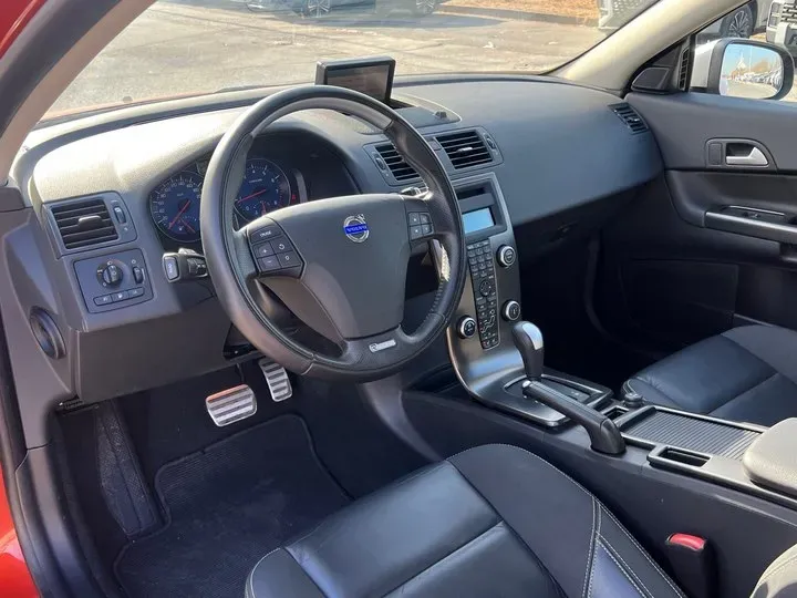 2011 Volvo C30 2.0L 145HP L4 6DCT,autocango,china used car exporter,china ev exporter,chinese used car exporter,chinese used ev exporter