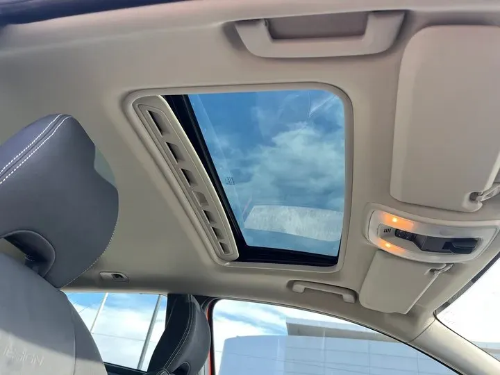 2011 Volvo C30 2.0L 145HP L4 6DCT,autocango,china used car exporter,china ev exporter,chinese used car exporter,chinese used ev exporter