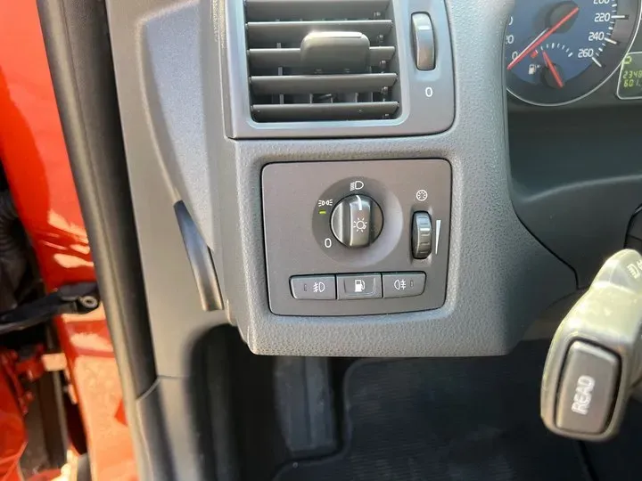 2011 Volvo C30 2.0L 145HP L4 6DCT,autocango,china used car exporter,china ev exporter,chinese used car exporter,chinese used ev exporter