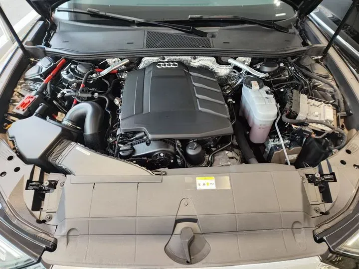 2021 Audi A6L 2.0T 190HP L4 7DCT,autocango,china used car exporter,china ev exporter,chinese used car exporter,chinese used ev exporter