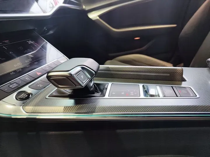 2021 Audi A6L 2.0T 190HP L4 7DCT,autocango,china used car exporter,china ev exporter,chinese used car exporter,chinese used ev exporter