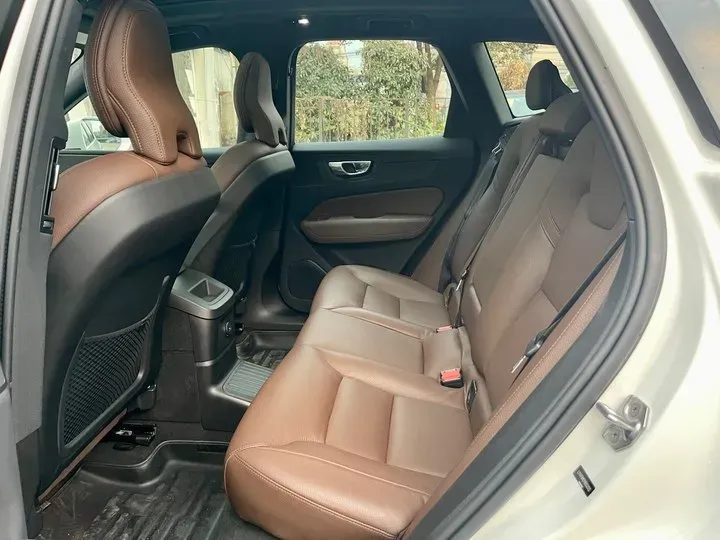 2022 Volvo XC60 2.0T 303HP L4 8AT PHEV 11.6KWH,autocango,china used car exporter,china ev exporter,chinese used car exporter,chinese used ev exporter