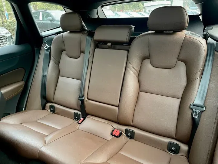 2022 Volvo XC60 2.0T 303HP L4 8AT PHEV 11.6KWH,autocango,china used car exporter,china ev exporter,chinese used car exporter,chinese used ev exporter