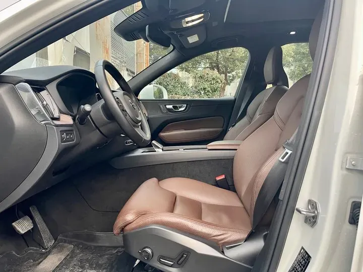 2022 Volvo XC60 2.0T 303HP L4 8AT PHEV 11.6KWH,autocango,china used car exporter,china ev exporter,chinese used car exporter,chinese used ev exporter