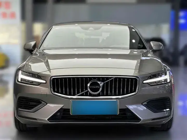 2020 Volvo S60 2.0T 303HP L4 8AT PHEV 11.6KWH