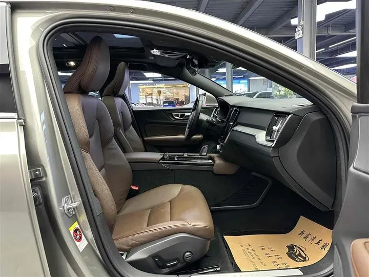 2020 Volvo S60 2.0T 303HP L4 8AT PHEV 11.6KWH,autocango,china used car exporter,china ev exporter,chinese used car exporter,chinese used ev exporter
