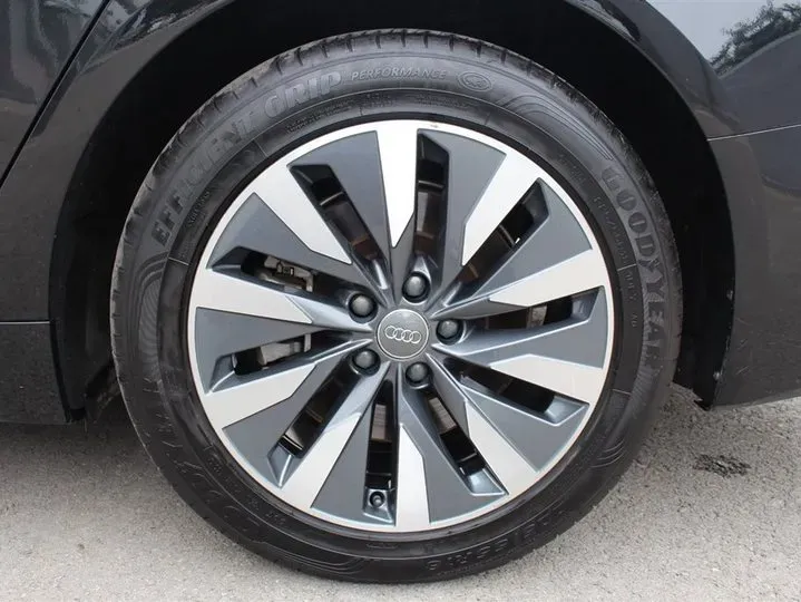 2021 Audi A6L 2.0T 224HP L4 7DCT,autocango,china used car exporter,china ev exporter,chinese used car exporter,chinese used ev exporter