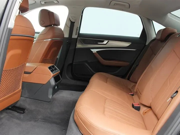 2021 Audi A6L 2.0T 224HP L4 7DCT,autocango,china used car exporter,china ev exporter,chinese used car exporter,chinese used ev exporter