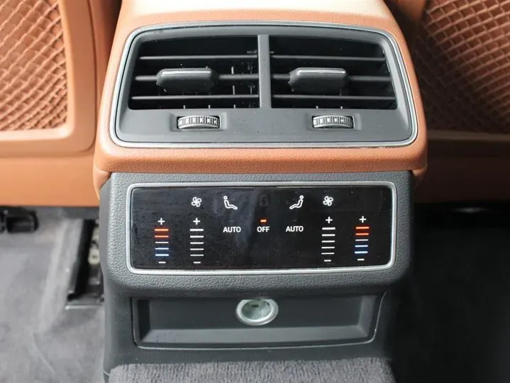 2021 Audi A6L 2.0T 224HP L4 7DCT,autocango,china used car exporter,china ev exporter,chinese used car exporter,chinese used ev exporter