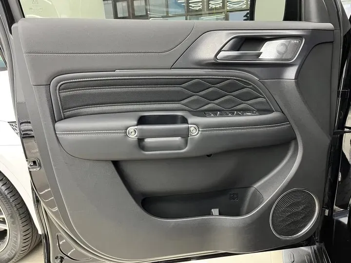 2021 Tank 300 2.0T 227HP L4 8AT,autocango,china used car exporter,china ev exporter,chinese used car exporter,chinese used ev exporter