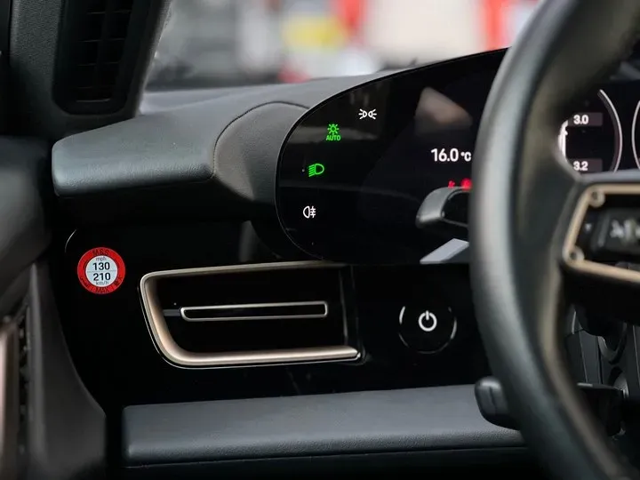 2019 Porsche Taycan 2AT BEV 79.2KWH,autocango,china used car exporter,china ev exporter,chinese used car exporter,chinese used ev exporter