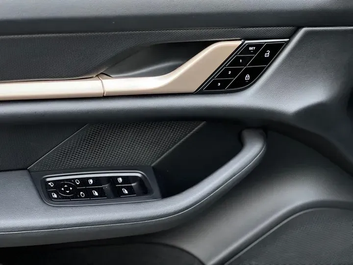 2019 Porsche Taycan 2AT BEV 79.2KWH,autocango,china used car exporter,china ev exporter,chinese used car exporter,chinese used ev exporter