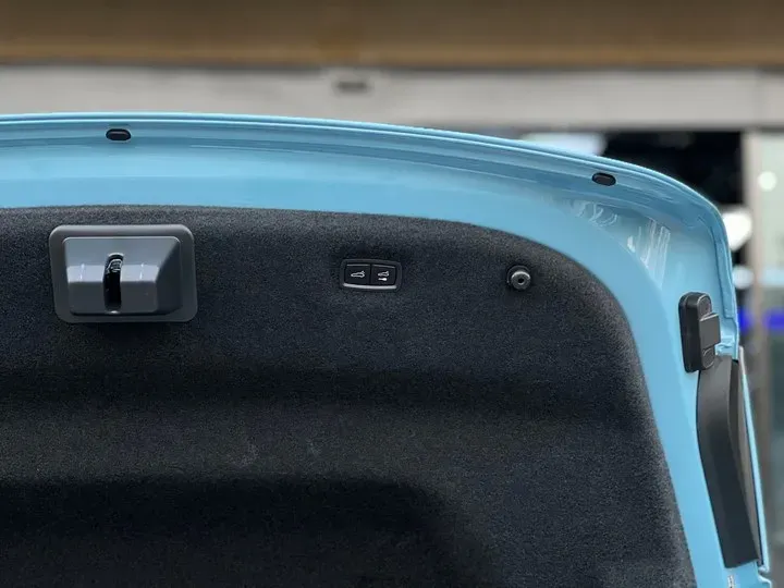 2019 Porsche Taycan 2AT BEV 79.2KWH,autocango,china used car exporter,china ev exporter,chinese used car exporter,chinese used ev exporter