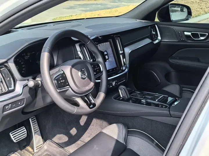 2021 Volvo S60 2.0T 303HP L4 8AT PHEV 11.6KWH,autocango,china used car exporter,china ev exporter,chinese used car exporter,chinese used ev exporter