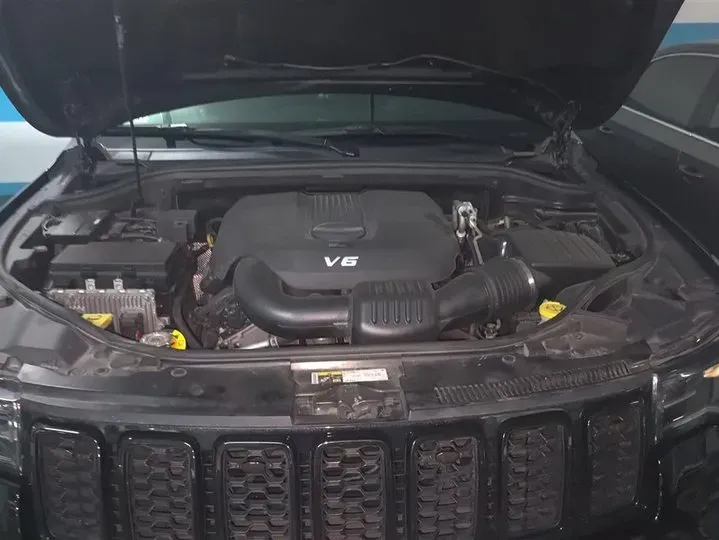 2020 Jeep Grand Cherokee 3.0L 234HP V6 8AT,autocango,china used car exporter,china ev exporter,chinese used car exporter,chinese used ev exporter
