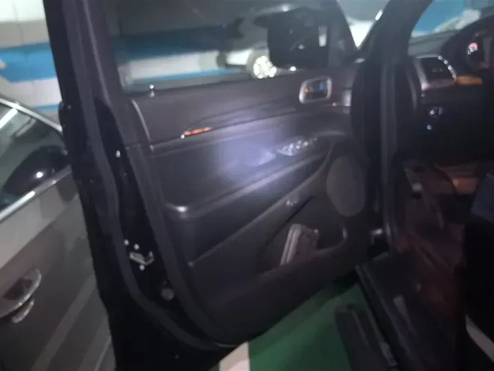 2020 Jeep Grand Cherokee 3.0L 234HP V6 8AT,autocango,china used car exporter,china ev exporter,chinese used car exporter,chinese used ev exporter