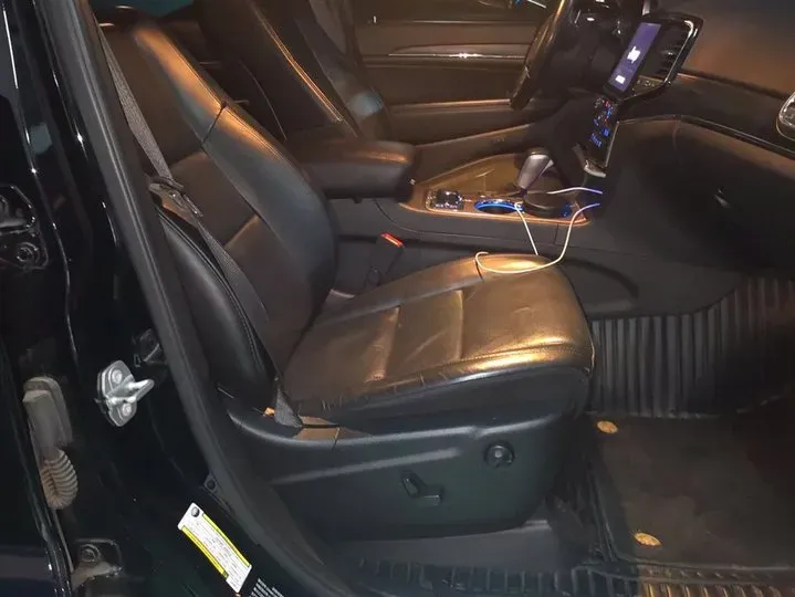 2020 Jeep Grand Cherokee 3.0L 234HP V6 8AT,autocango,china used car exporter,china ev exporter,chinese used car exporter,chinese used ev exporter